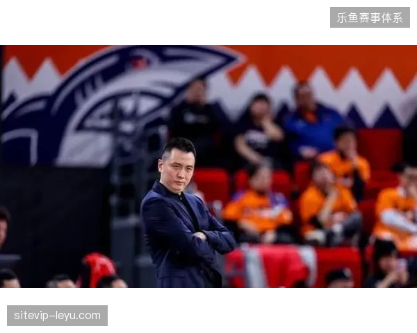 上海久事主帅卢伟率队创下联盟第一战绩，毫无悬念地当选赛季最佳教练员